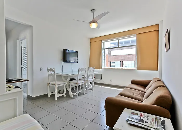 Apartamento Ipanema 2 quartos , uma suíte , 2 quadras da praia ,1 quadra do Metrô ,melhor ponto de Ipanema Rio de Janeiro